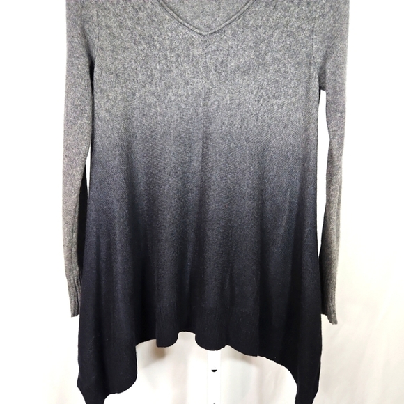 Saks Fifth Avenue Cashmere Gray Sweater Size XS - Picture 2 of 6